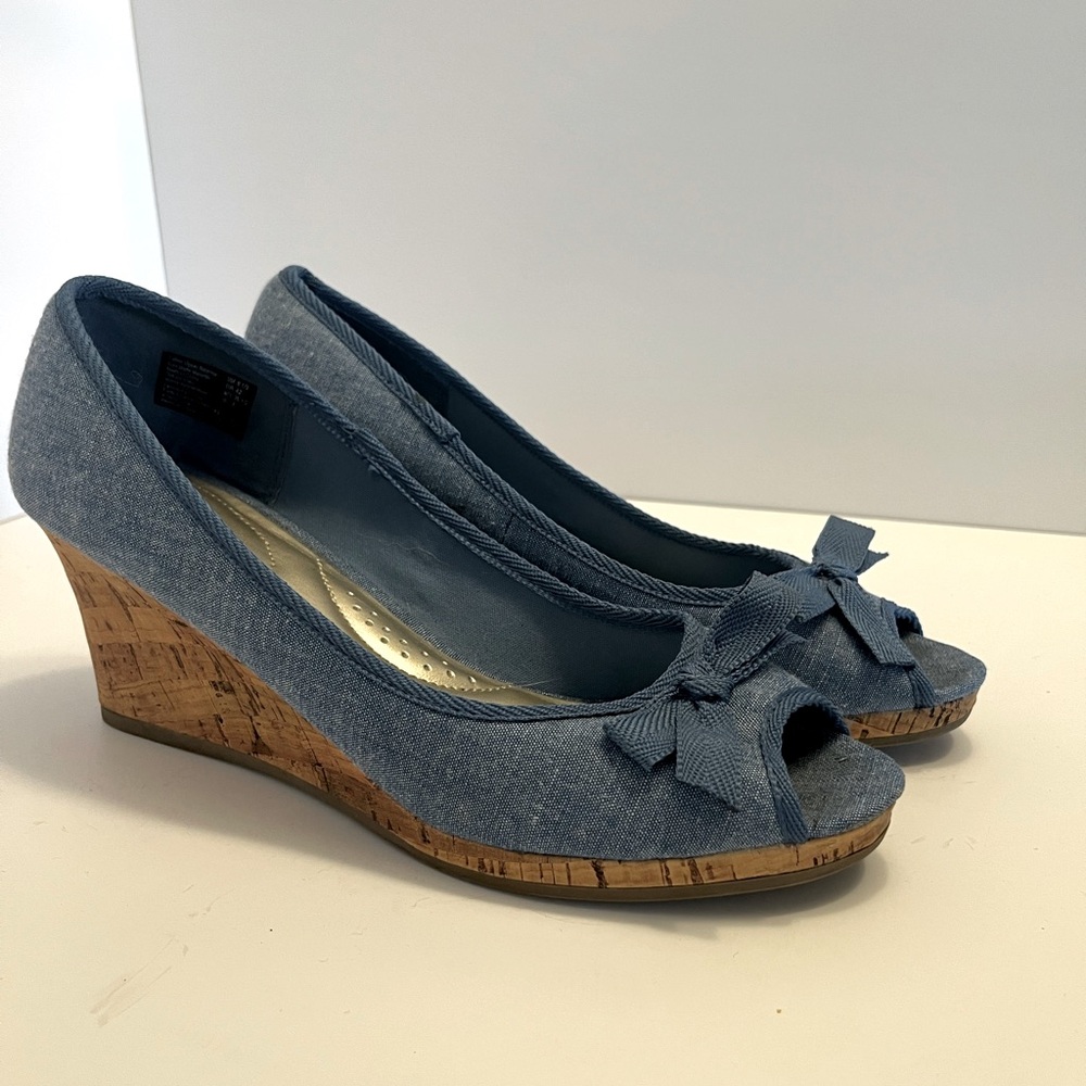 Dexflex Comfort cork heeled open toed blue shoes 9.5w